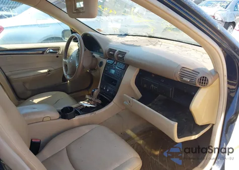 2004 Mercedes-Benz C 240 4Matic из США, поврежденный, VIN WDBRF81J54F494854